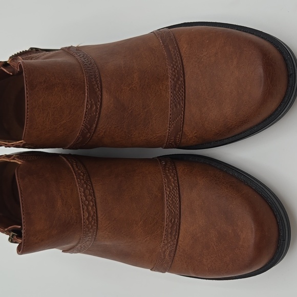 NWOT Easy Street Ira Comfort Brown Low Ankle Boots Size 9 - Picture 4 of 9